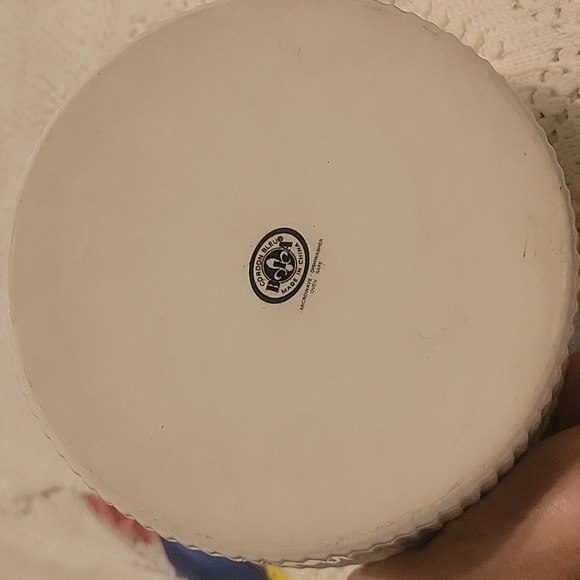 Cordon Bleu 1 qt round & Corningware French White 1.5 qt round sold as set - Picture 3 of 5